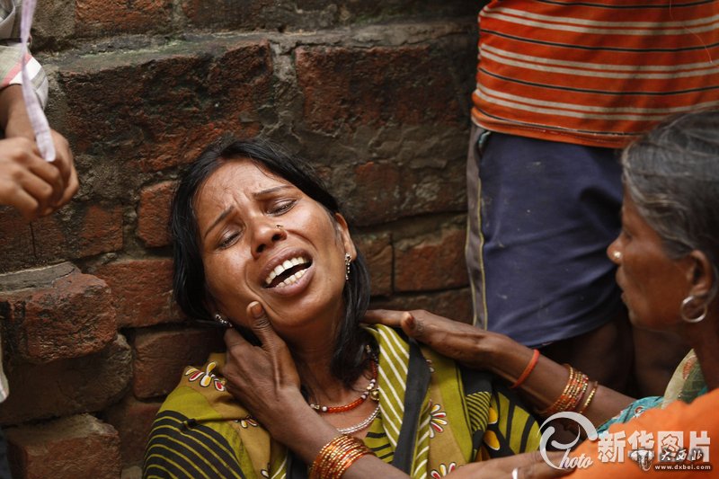 印度劣质酒中毒事件致至少42人死亡