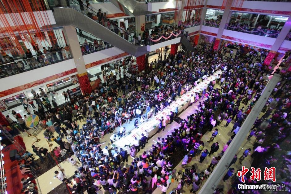 江西瑞昌千人分享20米巨型大蛋糕