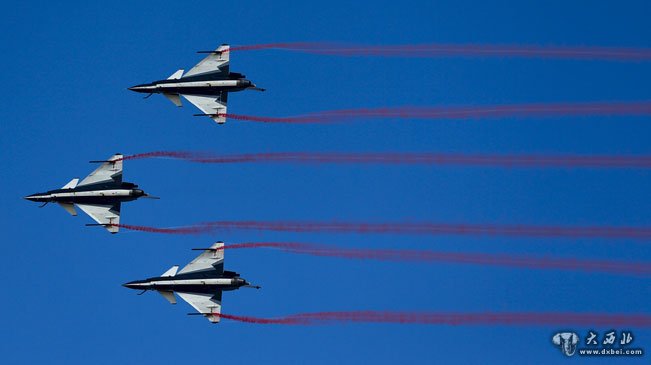 中国“八一”飞行表演队亮相泰国展技艺