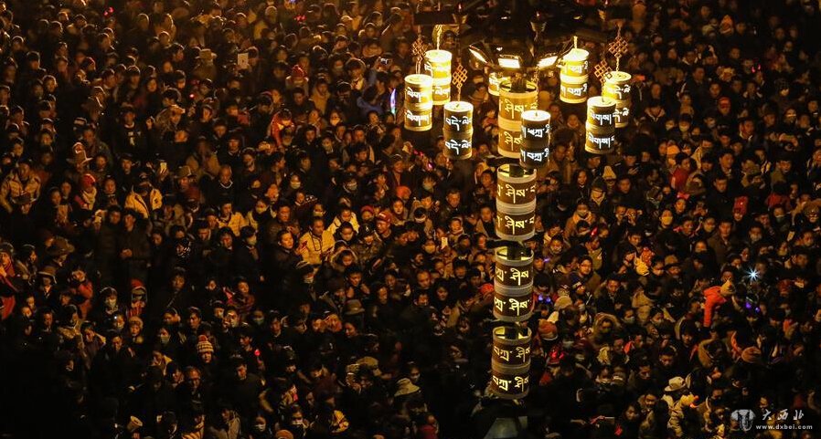 西藏各地举行燃灯佛事活动