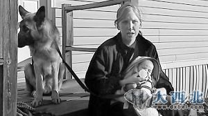 击毙歹徒的妈妈莎拉才18岁，她的孩子只有3个月大。