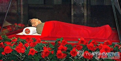 资料图片:金正日遗体(韩联社/朝中社) 资料图片:金正日遗体(韩联社/朝中社)