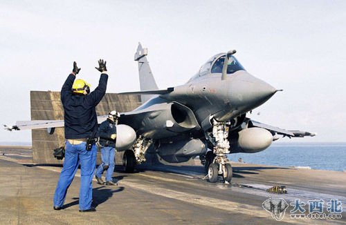 资料图:法国海军装备的“阵风M”舰载机