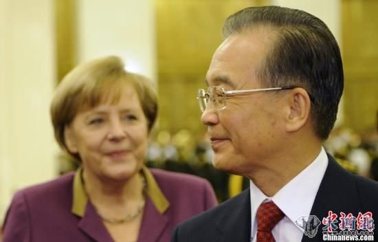 　2月2日，中国国务院总理温家宝在北京人民大会堂举行仪式欢迎德国总理默克尔访华。中新社记者 廖攀 摄