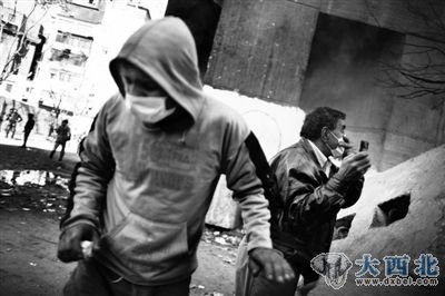 2月5日,开罗,抗议者在街头活动。 2月5日,开罗,抗议者在街头活动。