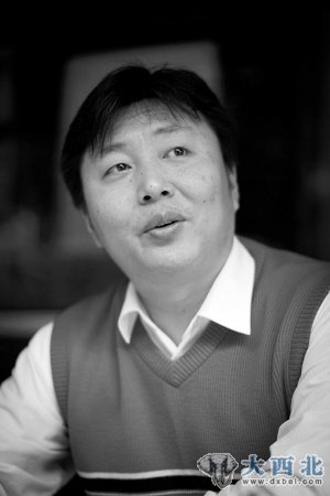 孙海峰微博打假。 深圳晚报记者温庆强摄