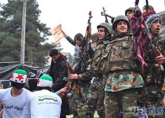 资料图:1月26日,一支在霍姆斯执行清剿任务的叙利亚政府军发生倒戈加入反对派武装。