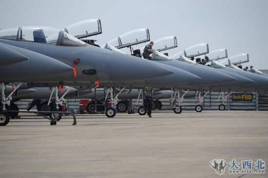 资料图:驻日美军F-15C战机群。