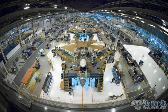 资料图:洛-马公司的F-22A猛禽战机生产线