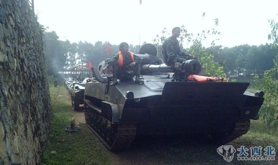 资料图:越南自行火炮部队。 资料图:越南自行火炮部队。