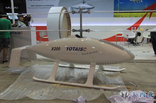 友泰顺城展出的最新款无人机。人民网记者于景浩摄 友泰顺城展出的最新款无人机。人民网记者于景浩摄