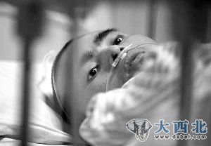 广州数十打工者疑似胶水中毒。 广州数十打工者疑似胶水中毒。