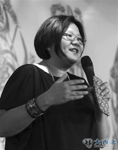 洪晃(中国互动媒体集团总裁、《I LOOK世界都市》杂志出版人) 洪晃(中国互动媒体集团总裁、《I LOOK世界都市》杂志出版人)