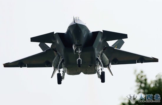 资料图:中国军工武器装备自主研发能力已经大幅增强。图为中国国产歼-20型第五代战机