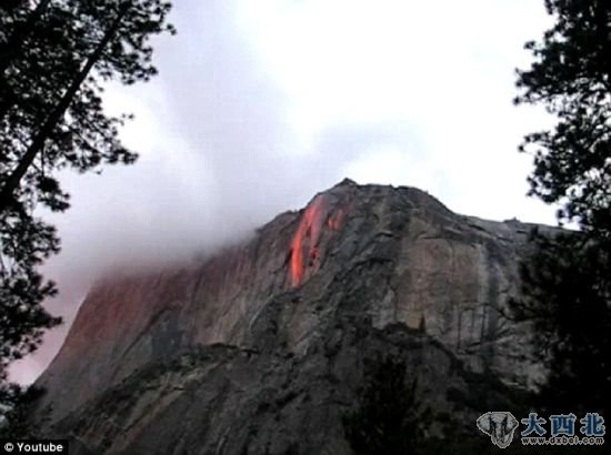 拍摄“火瀑布”需要具备方方面面的知识,包括天文学、物理学和几何学。拍摄前,摄影师必须找到合适的拍摄地点,考虑地球轨道相对于太阳的位置,同时还要敲定最佳的拍摄时间 拍摄“火瀑布”需要具备方方面面的知识,包括天文学、物理学和几何学。拍摄前,摄影师必须找到合适的拍摄地点,考虑地球轨道相对于太阳的位置,同时还要敲定最佳的拍摄时间