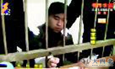 王双娃在法律文书上签字