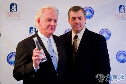 Arthur(左)Michael(右)与昆仑山 Arthur(左)Michael(右)与昆仑山