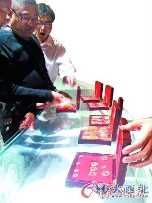 金银币受到不少投资者追捧。 金银币受到不少投资者追捧。