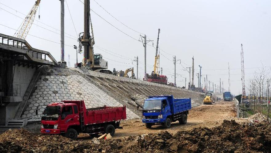 汉宜高铁湖北潜江段部分路基塌陷