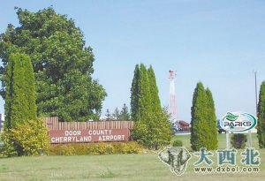 老太太“完美降落”的机场外景