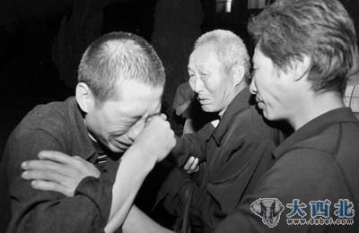 王俊超无罪释放后哭泣 王俊超无罪释放后哭泣