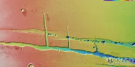 地形图显示了火星表面独特地貌的高度。 地形图显示了火星表面独特地貌的高度。