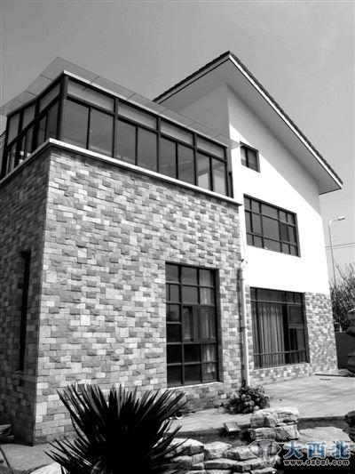 4月1日,顾春芳在常熟的别墅,已被“洗劫”一空。本报记者 李超 摄 4月1日,顾春芳在常熟的别墅,已被“洗劫”一空。本报记者 李超 摄