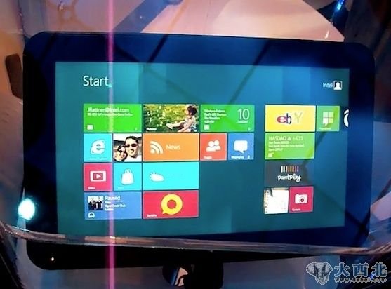 英特尔展示了采用Clover Trail平台Atom Z2760处理器的Win8平板电脑。 英特尔展示了采用Clover Trail平台Atom Z2760处理器的Win8平板电脑。