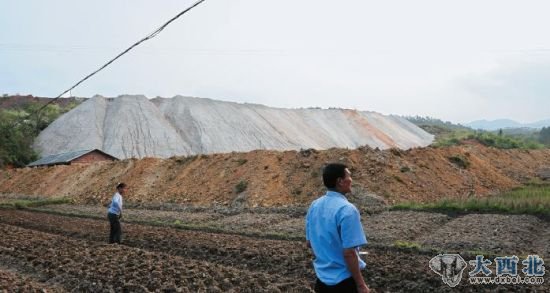 江西德润矿业废渣堆放处 江西德润矿业废渣堆放处