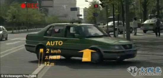 悬浮车装有车载电脑,负责调整行进速度,避免发生相撞事故 悬浮车装有车载电脑,负责调整行进速度,避免发生相撞事故