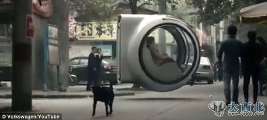 悬浮车的悬浮高度只有1到2英尺(约合30到60厘米)左右 悬浮车的悬浮高度只有1到2英尺(约合30到60厘米)左右