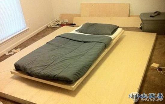 世界上首张磁悬浮床 世界上首张磁悬浮床