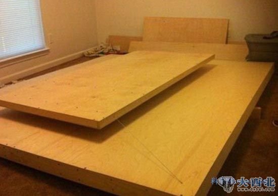 悬浮在木板上 悬浮在木板上