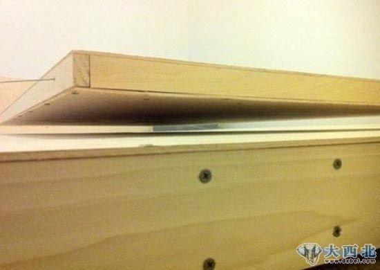 悬浮在木板上 悬浮在木板上