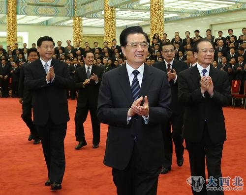 5月30日,第三次全国对口支援新疆工作会议在北京人民大会堂举行。会前,胡锦涛、温家宝、习近平、李克强、周永康等会见全体与会代表。新华社记者 兰红光 摄