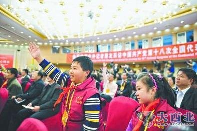 小学生记者提问住建部长:房子花光爸妈积蓄怎么办?