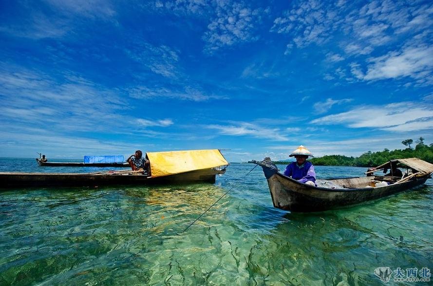 现在,越来越多的巴瑶族人放弃传统游牧生活,在乡村定居,不过,很多人的大部分时间仍在海上度过。