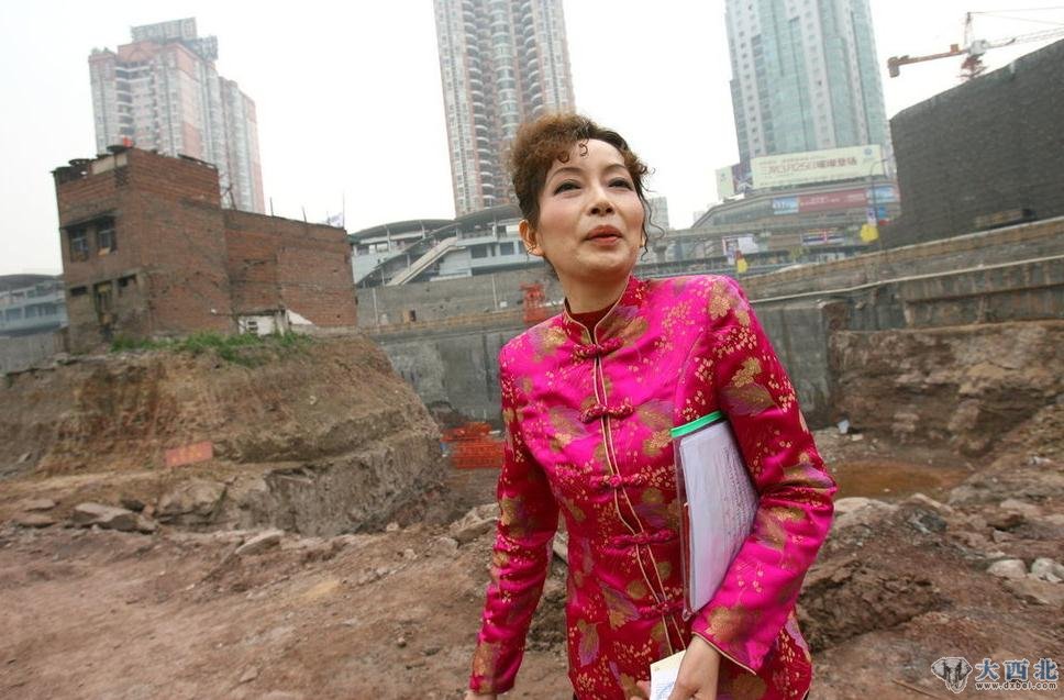 2007年3月23日,杨家坪“最牛钉子户”。