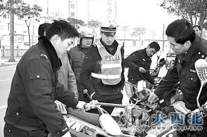 治堵治污,他们坚守在十字路口