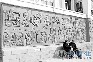 新港城文化墙记录老百姓自己的事