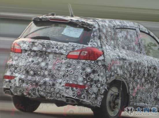 后雾灯被单独布置在后保险杠的黑色护板上 后雾灯被单独布置在后保险杠的黑色护板上