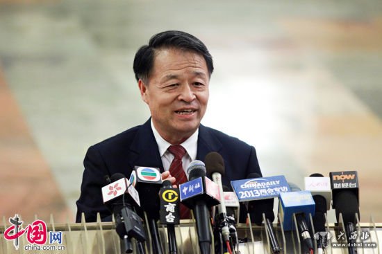 3月8日,交通运输部部长杨传堂回答记者关于大部制改革的提问。 中国网记者 杨佳摄影 3月8日,交通运输部部长杨传堂回答记者关于大部制改革的提问。 中国网记者 杨佳摄影