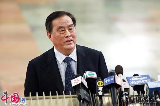 3月8日,铁道部部长盛光祖在列席当日下午举行的全国人大全体会前回答记者提问。 中国网记者 杨佳摄影