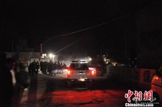 22日晚11时,事故现场救援工作基本进入尾声。 吕子豪 摄