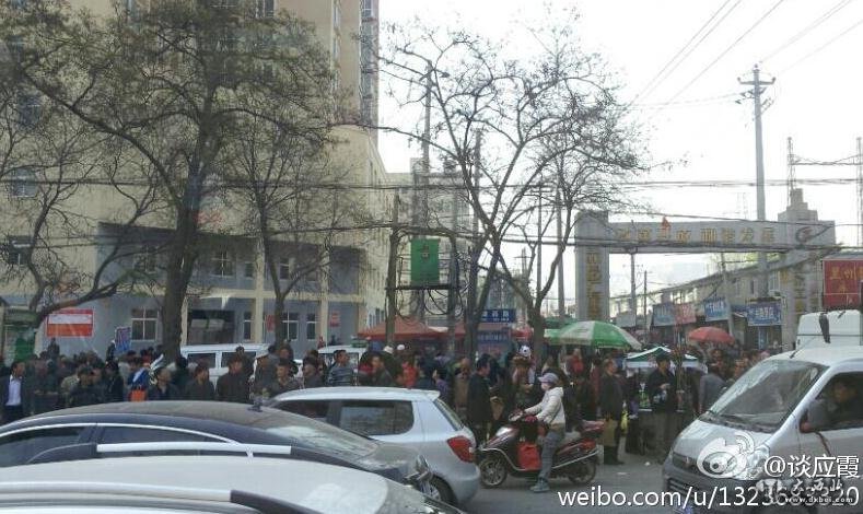 @谈应霞 : 多年来的发展,肉联厂的鸽子市已经辐射到了西固,人车流量之大,秩序之乱,应该引起重视。有人建议架设人行天桥,对此您怎么看?