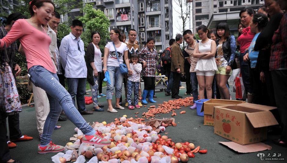 重庆一幼儿园疑给学生吃劣质食物 家长讨说法校方否认