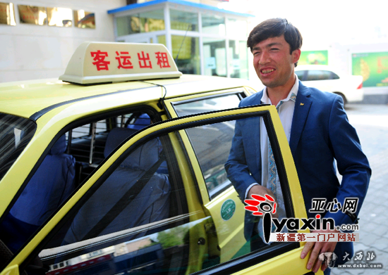 乌鲁木齐一的哥遇智障女士免费搭载挨家挨户敲门送回家 乌鲁木齐一的哥遇智障女士免费搭载挨家挨户敲门送回家