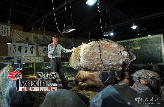 这块和田玉身形如牛体重3吨 现在是镇馆之宝 这块和田玉身形如牛体重3吨 现在是镇馆之宝