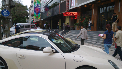 保时捷给你送外卖 兰州人“高大上”