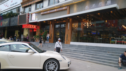 保时捷给你送外卖 兰州人“高大上”